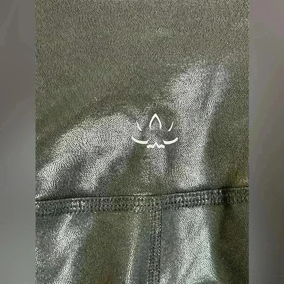Beyond Yoga 7/8 pearlized leggings - Picture 6 of 7